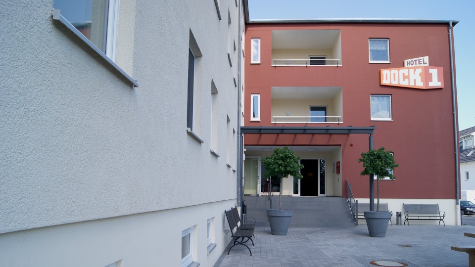 Hotel Dock 1 / Alte Straubinger Str.